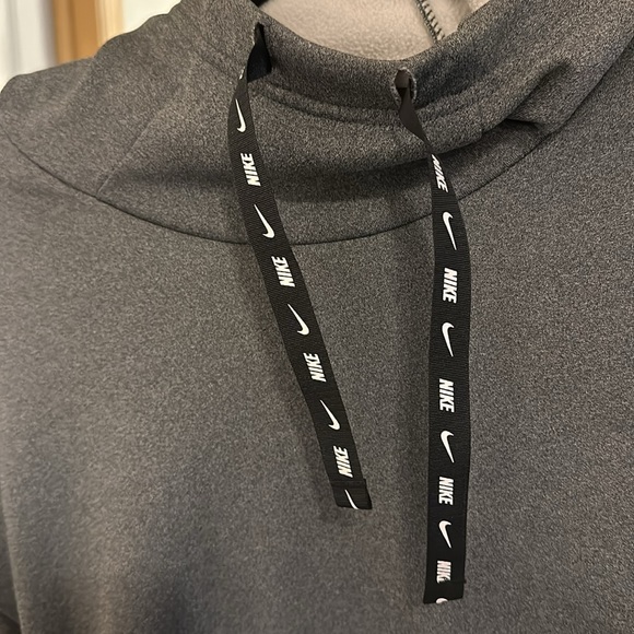 Fleece Nike Sweatshirt - women’s small - Picture 4 of 7